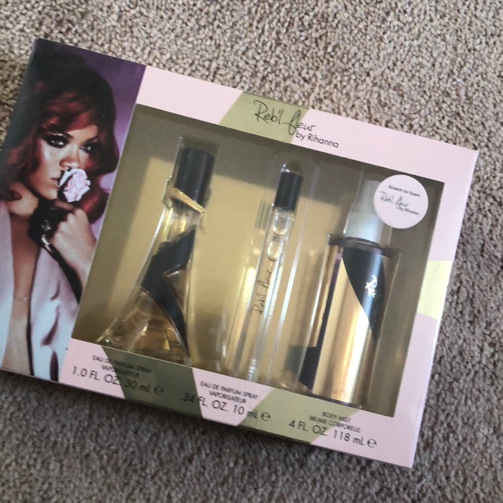 Rihanna purfume